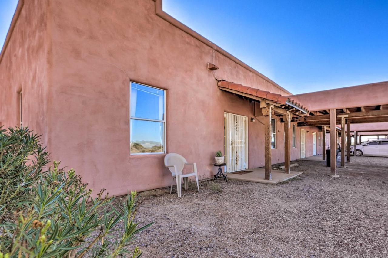 Cozy And Relaxing Eloy Apartment With Pool Access Exterior photo